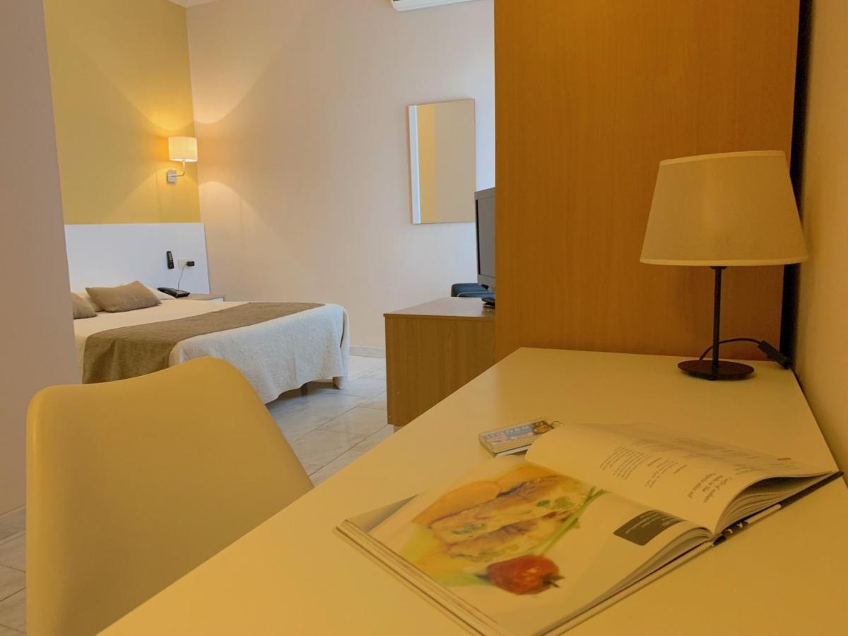 Hotel Restaurant Llansola Sant Carlos de la Ràpita Zewnętrze zdjęcie