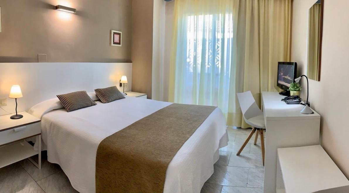 Hotel Restaurant Llansola Sant Carlos de la Ràpita Zewnętrze zdjęcie